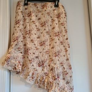 Asymmetrical floral print lace skirt. Small
